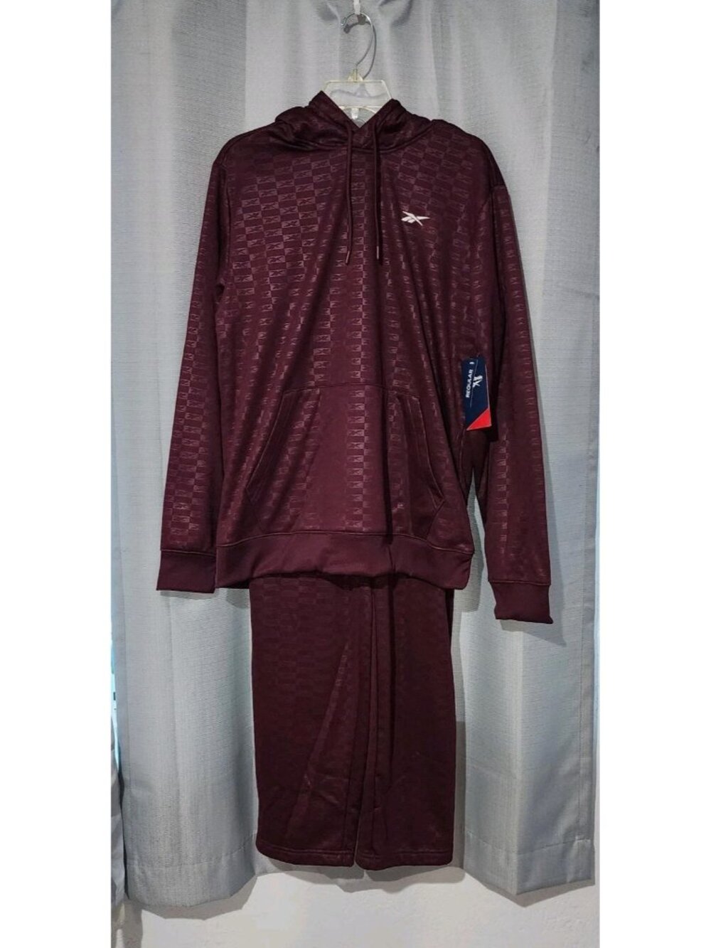 Reebok Men's Sweatshirt with Hoodie and Sweatpants Set Black Cherry Size Medium